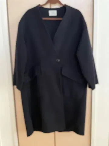 IENA 블랙 V넥 롱 코트