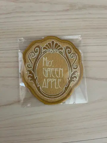 미세스 그린애플 자수 패치 옐로우 컬러