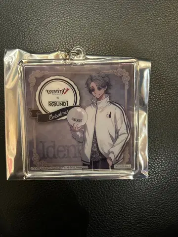 라운드 원 5주년 기념 아크릴 키링 나비