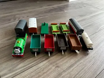 프라레일 시리즈 기관차와 화차 세트