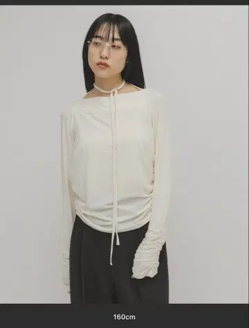 미사용 새상품 KBF 드레이프 리본 상의 크림