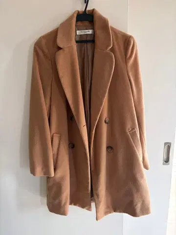 베이지 더블 브레스트 체스터 코트