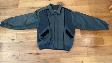 다크 그린 지퍼 달린 자켓