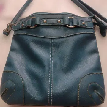 파란색 가죽 숄더백