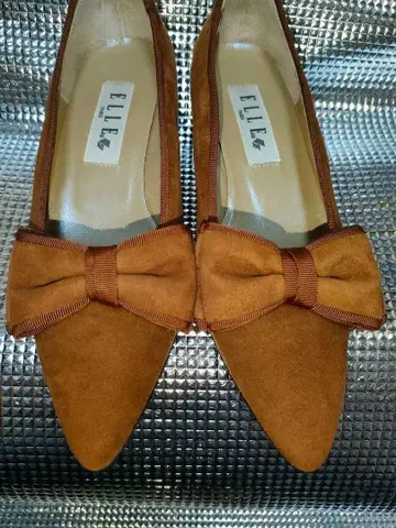 ELLE 브라운 리본 포함 스틸레토 펌프스