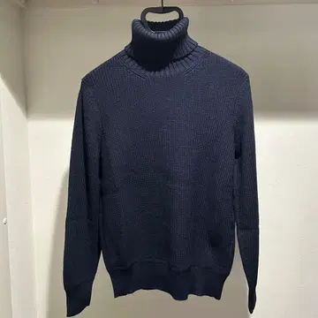 [ 새상품급 ] TOMORROWLAND 네이비 터틀넥 스웨터