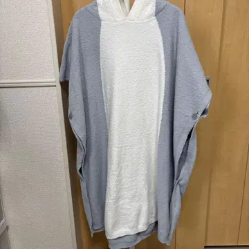 젤라또피케 샤크 바스 판초