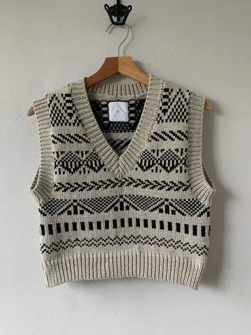 iki 기하학 패턴 니트 베스트