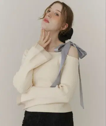 숄더 리본 플레어 슬리브 니트