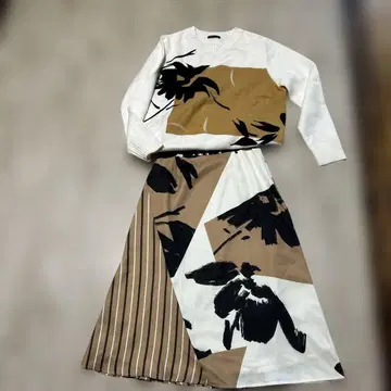 꽃무늬 스웨터 & 스커트 새상품