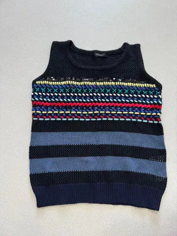 VICKY 슬리브리스 니트