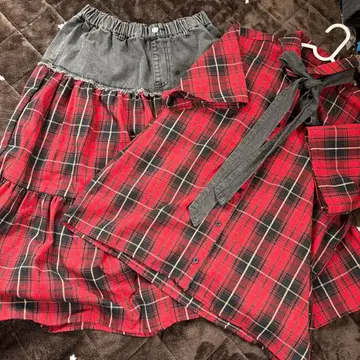 빨간색과 블랙 체크 무늬 셋업