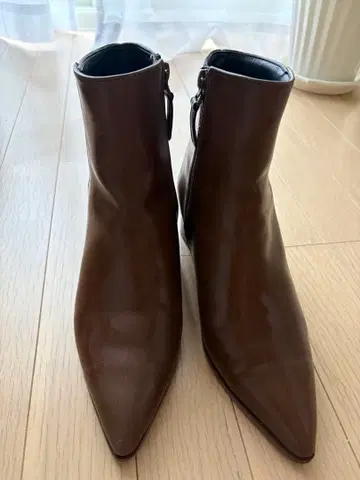 브라운 스틸레토 부츠 중간 굽