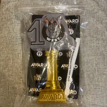 WEST. LIVE TOUR AWARD 너에게 보내는 트로피