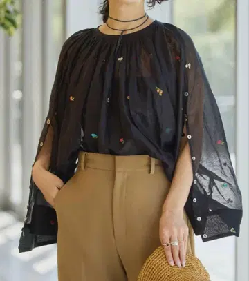 이에나 블라우스 자수 장식 시스루 블라우스