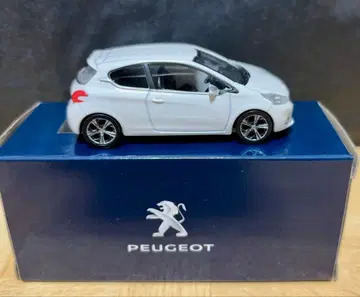 PEUGEOT 208 화이트 미니카