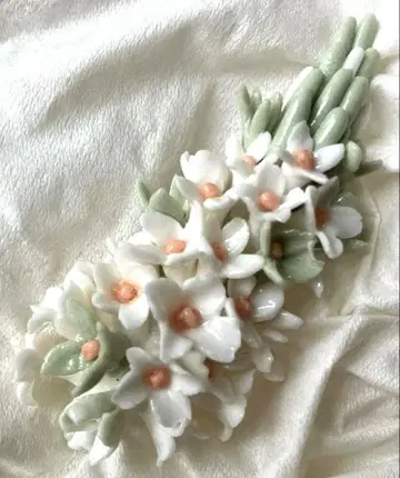 ABISTE 아비스테 꽃 모티브 브로치