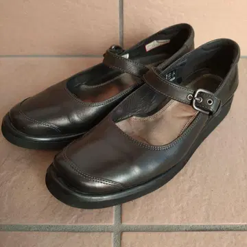 ecco 블랙 가죽 멜리 제인 슈즈