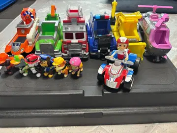 퍼피 구조대 피규어와 차량 세트