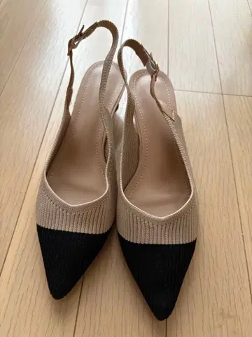 백 스트랩 펌프스 투톤 컬러