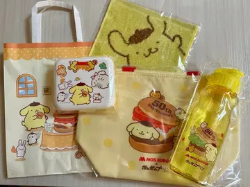 동일한 상품 2세트 폼폼푸딩 x 모스버거 콜라보 굿즈 사진 각 2개씩