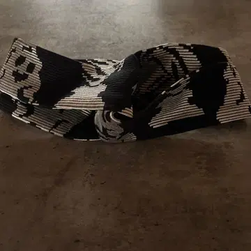 DEVASTE 흑백 트위스트 헤어밴드