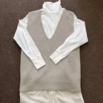 UNITED ARROWS 라이트 그레이 V넥 니트 베스트