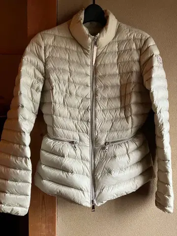 Moncler 다운 자켓 크림색 사이즈 1