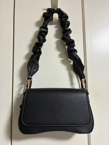 INTER FACTORY 개더 핸들 플랩 백