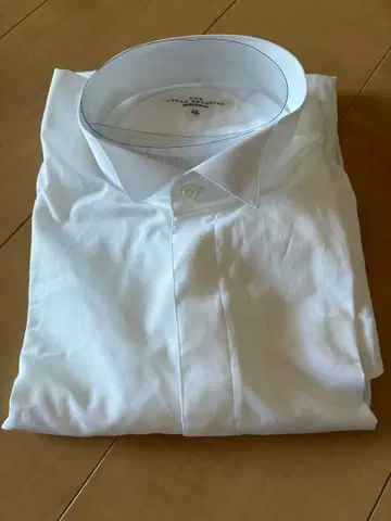 화이트 코튼 긴팔 셔츠