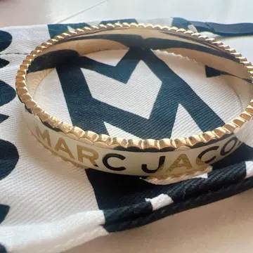 미사용 새상품 마크제이콥스 뱅글