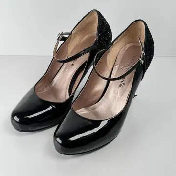 긴자 카네마츠 에나멜 앵클 스트랩 펌프스 블랙 24cm