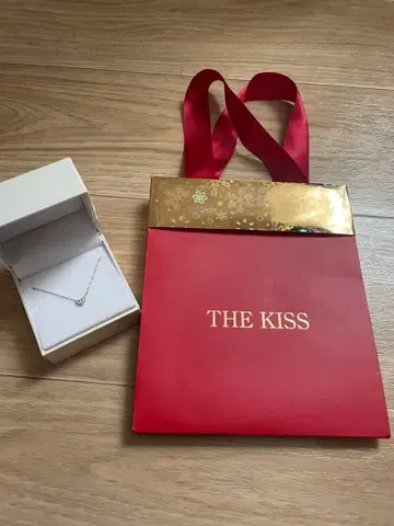 THE KISS 하트형 목걸이 크리스마스 쇼핑백 포함