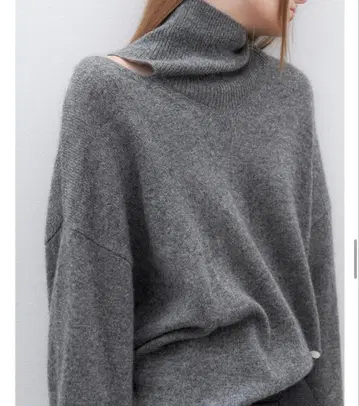 새상품 아틀리에 나인 슬릿 터틀넥 니트 그레이