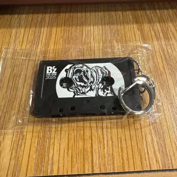 B'z 카세트 테이프형 키링 2025