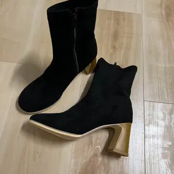 블랙 스웨이드 부티 8cm 힐