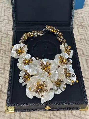 플라워 모티브 목걸이 컬러풀한 진주