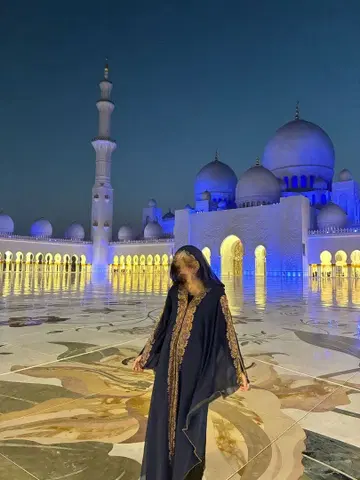 아바야 두바이 네이비 모스크