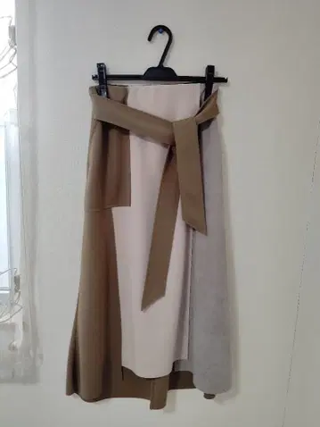 GALLARDA GALANTE 리본 포함 타이트 스커트