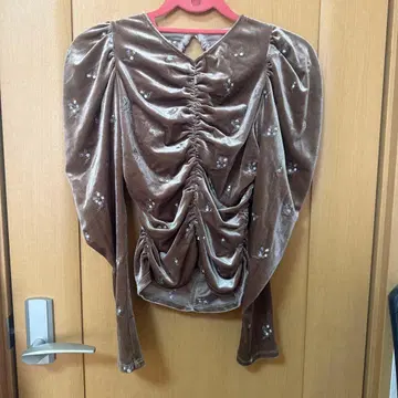 LILY BROWN 벨벳 플라워 개더 셔츠