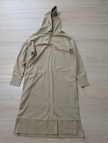 LACOSTE 후드 부착 베이지 롱 원피스