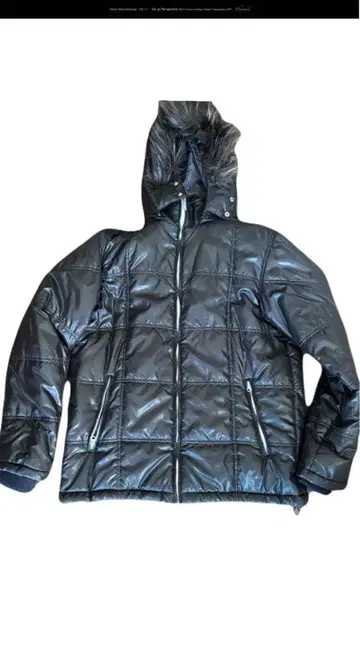 블랙 다운 자켓 퀼팅 디자인