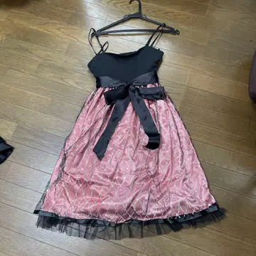 블랙과 핑크 드레스
