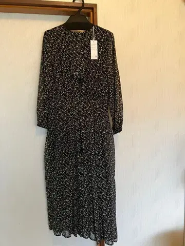 티어클라세 블랙 꽃무늬 원피스 사이즈 9