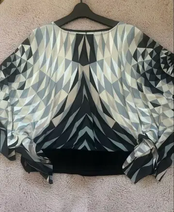 피에르 가르뎅 기하학 패턴 상의 38