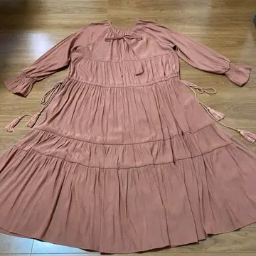 핑크 리본 포함 티어드 롱 원피스