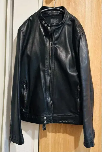 투모로우랜드 가죽 싱글 라이더 자켓