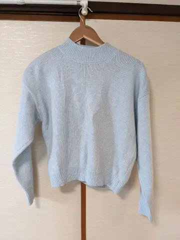 라이트 블루 니트 스웨터