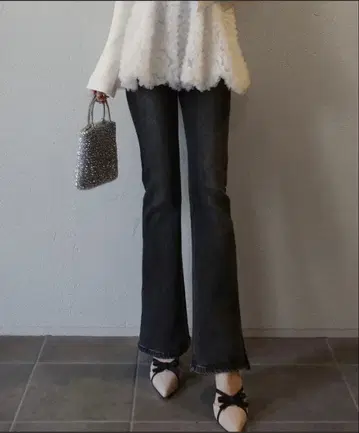 [택 포함 새상품] 사이드 슬릿 플레어 데님 M