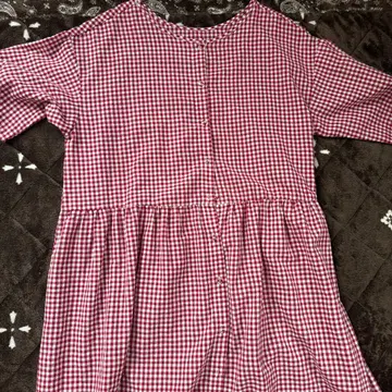 빨간색과 화이트 체크 무늬 반팔 원피스